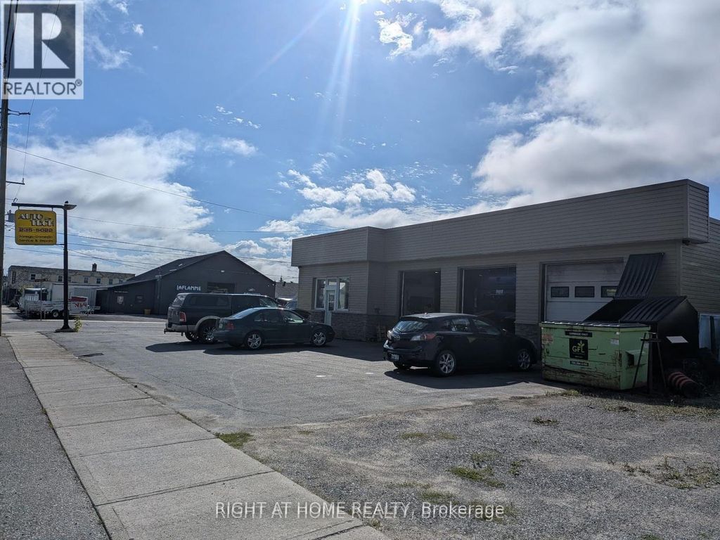 39 Bruce Avenue, Timmins (sp - Main Area)