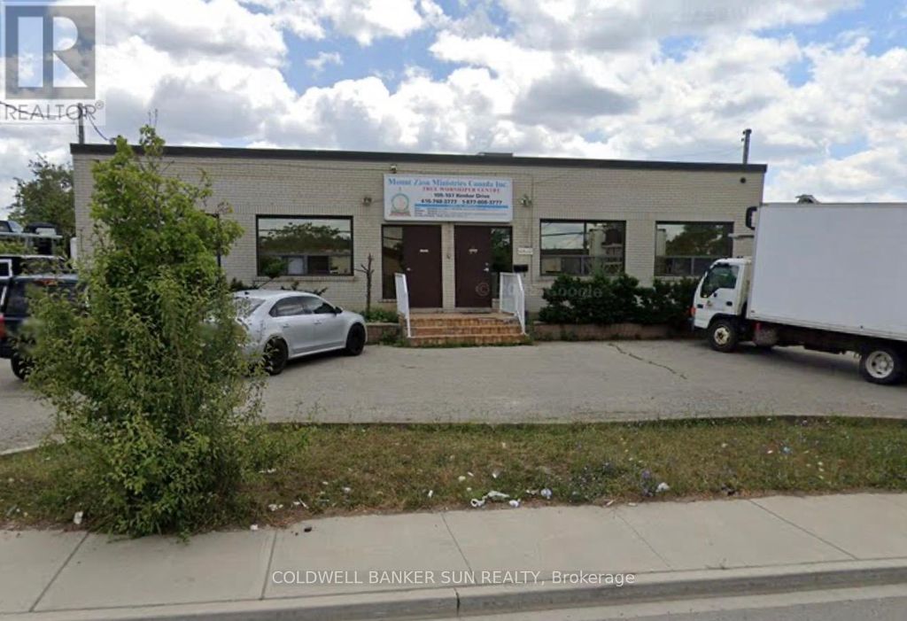 105-107 Kenhar Drive, Toronto (humber Summit)
