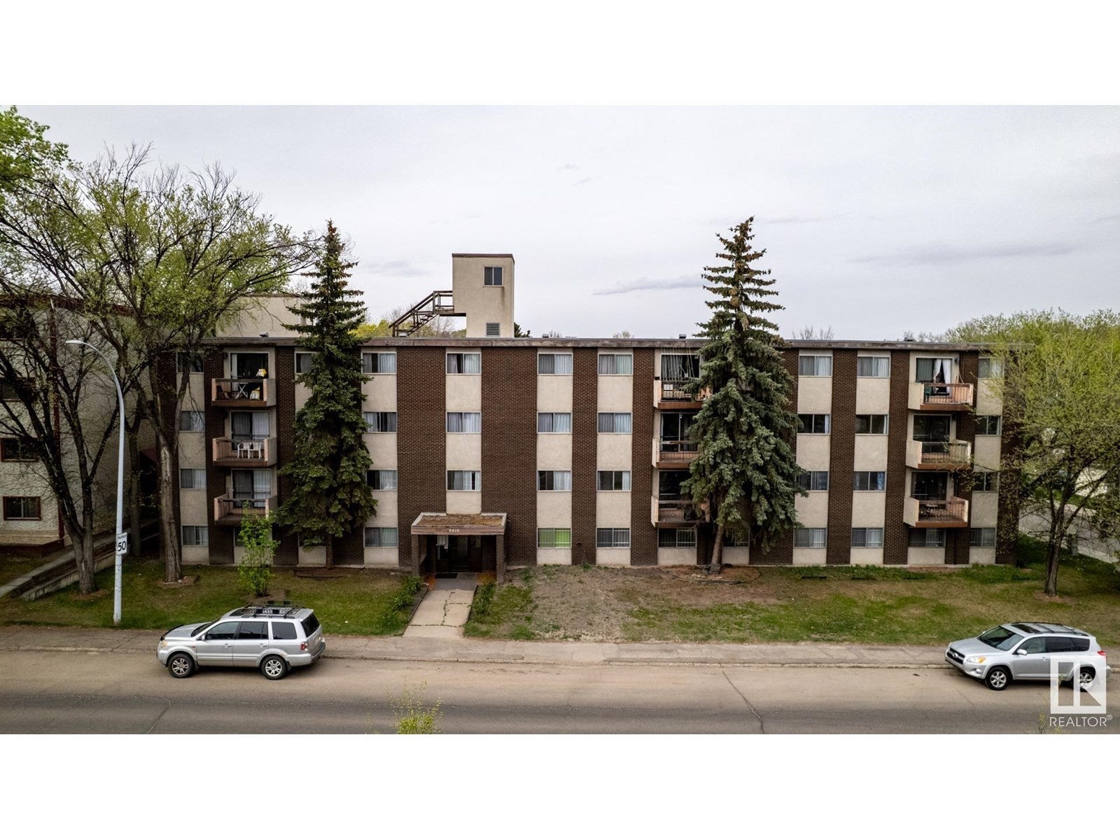 9818 82 Av Nw, Edmonton