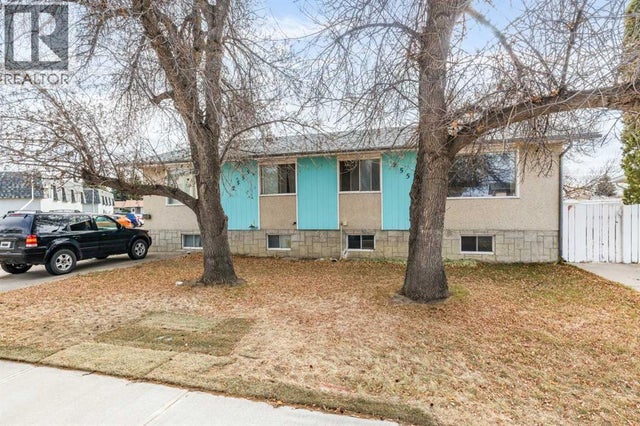 2555 & 2557 Thompson Crescent Se, Medicine Hat