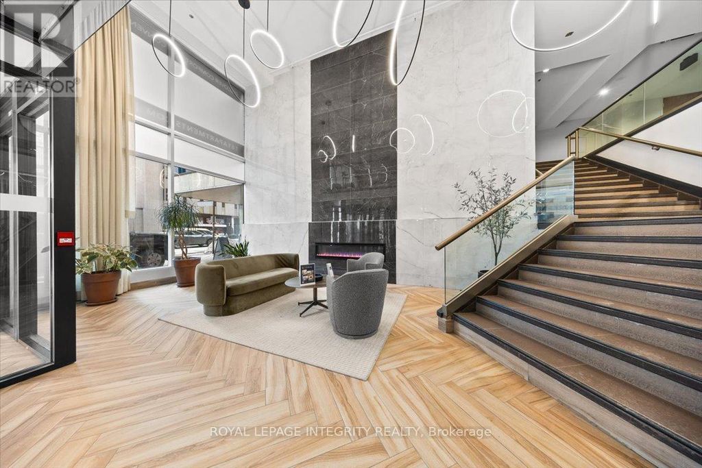 909 - 161 Laurier Avenue W, Ottawa