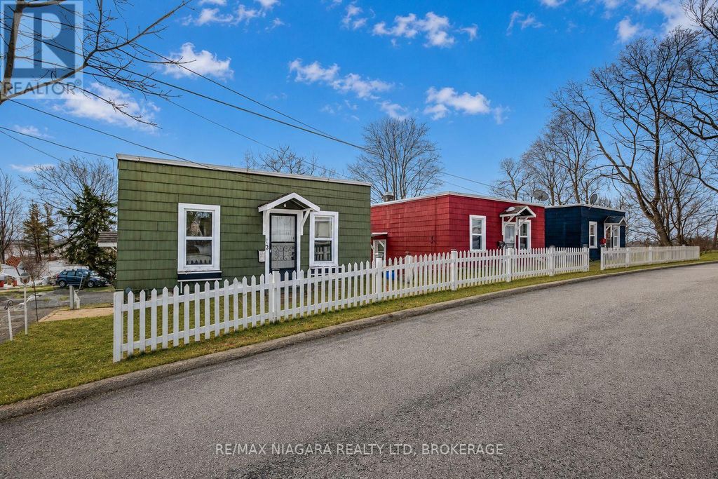 8 Catharine Street, Port Colborne (sugarloaf)