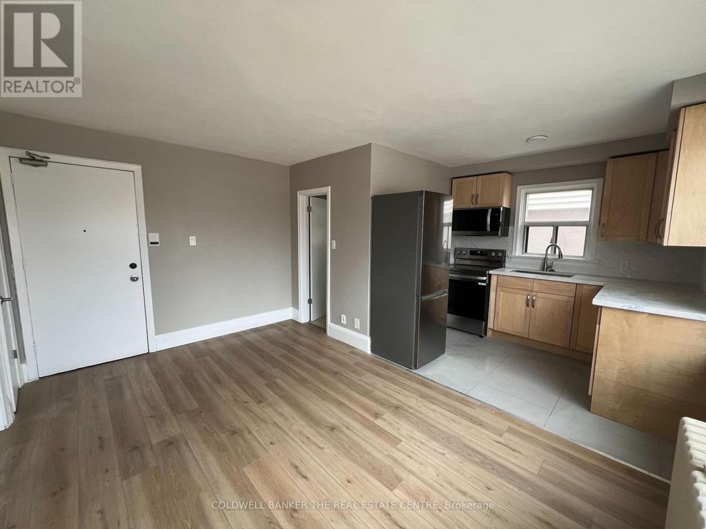 4 - 108 Grandville Avenue, Toronto (rockcliffe-Smythe)