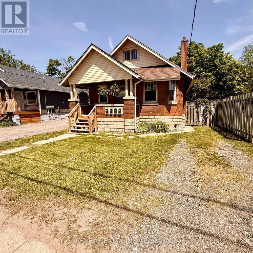 368 Wharncliffe Road S, London South (south F)