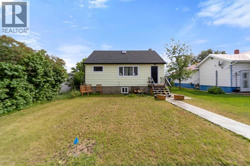 5219 50 Avenue, Camrose