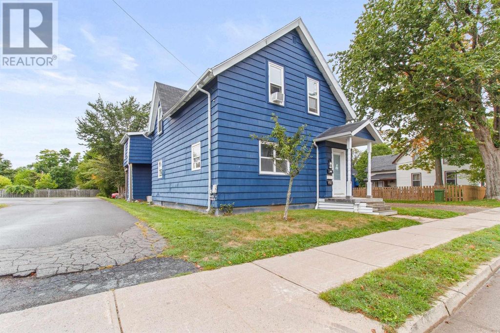 32 Pleasant Street, Truro