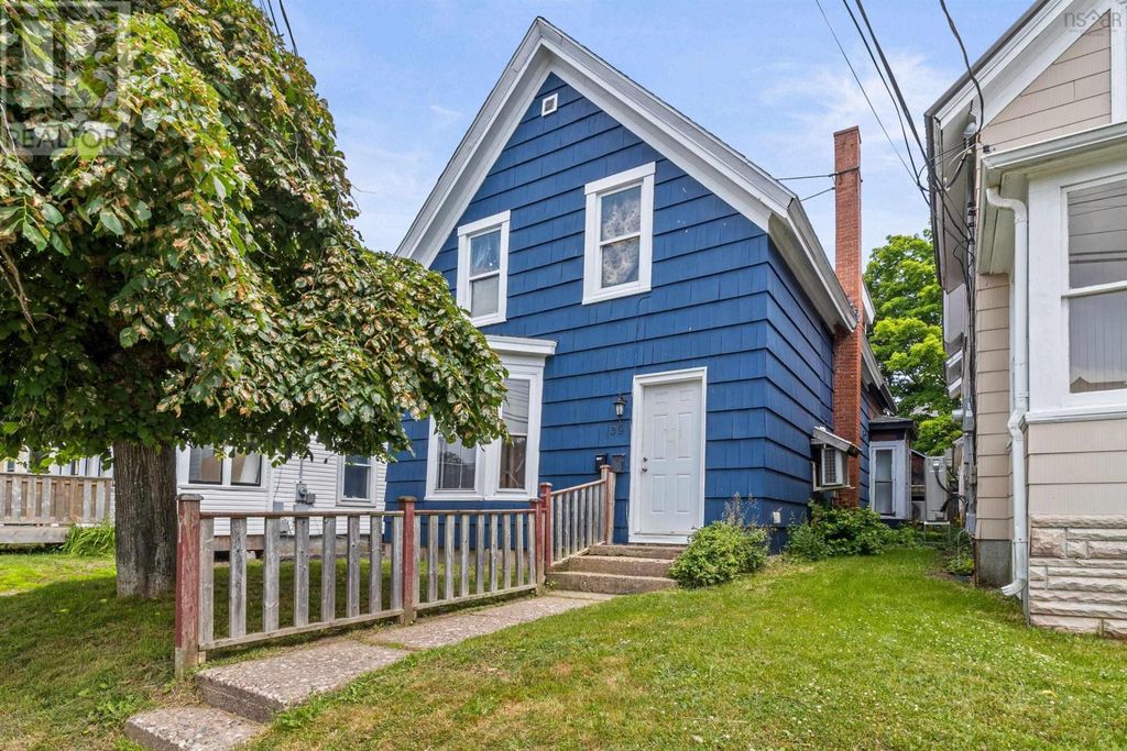59 Pleasant Street, Truro