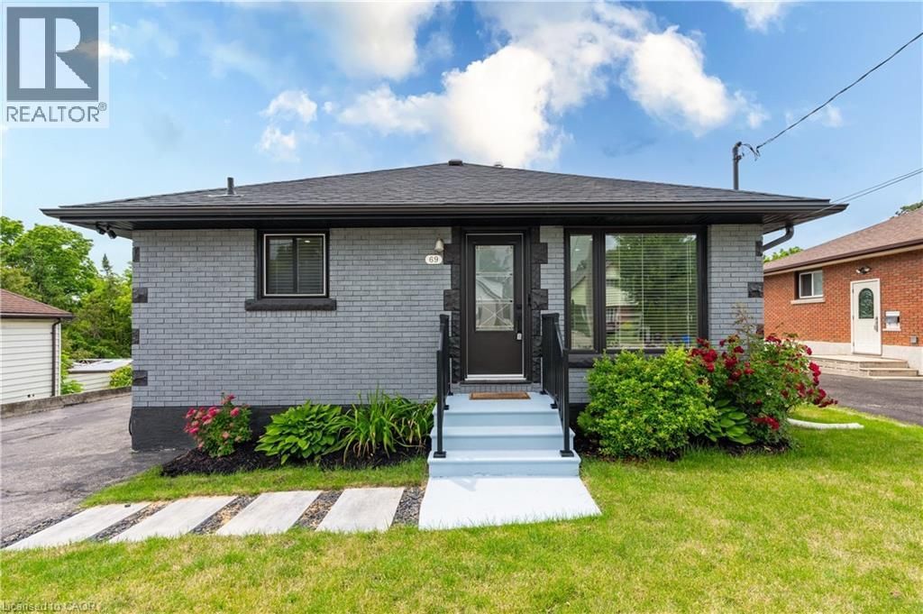 69 Clarke Street N, Woodstock