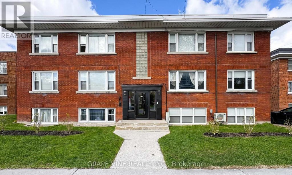 824 Kirkwood Avenue, Ottawa