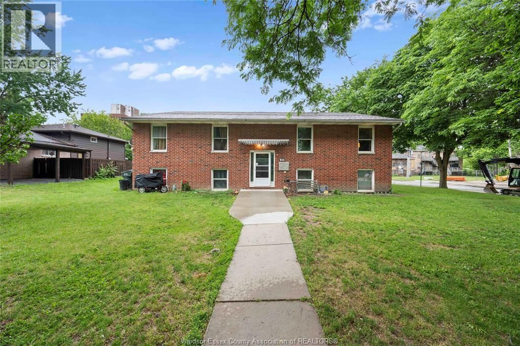 915 Lena, Windsor