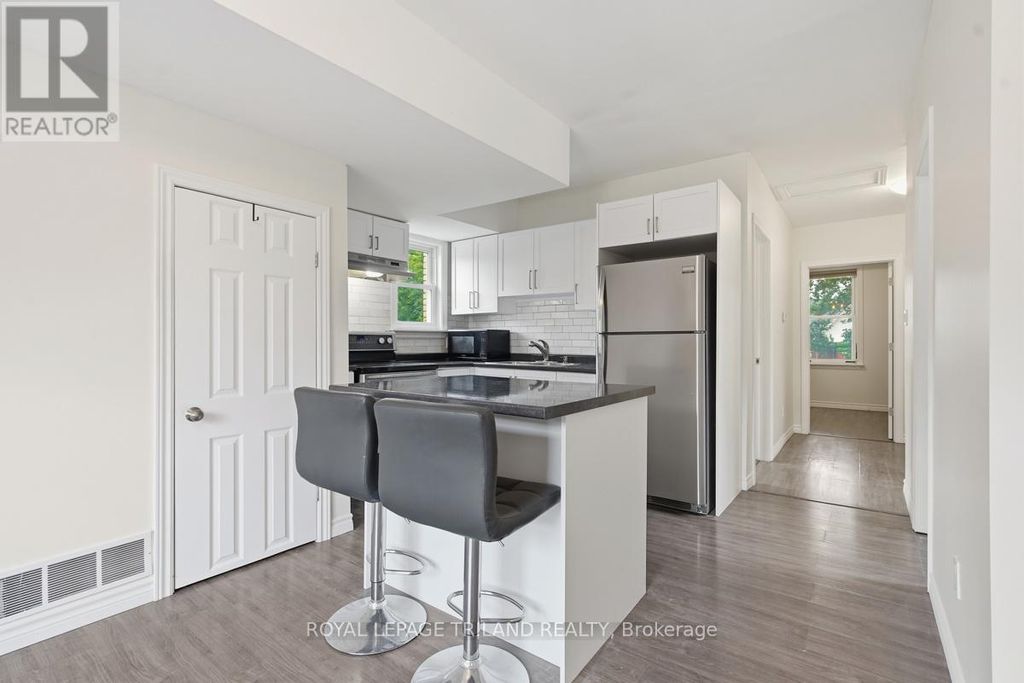 2 - 876 Van Street, London East (east L)