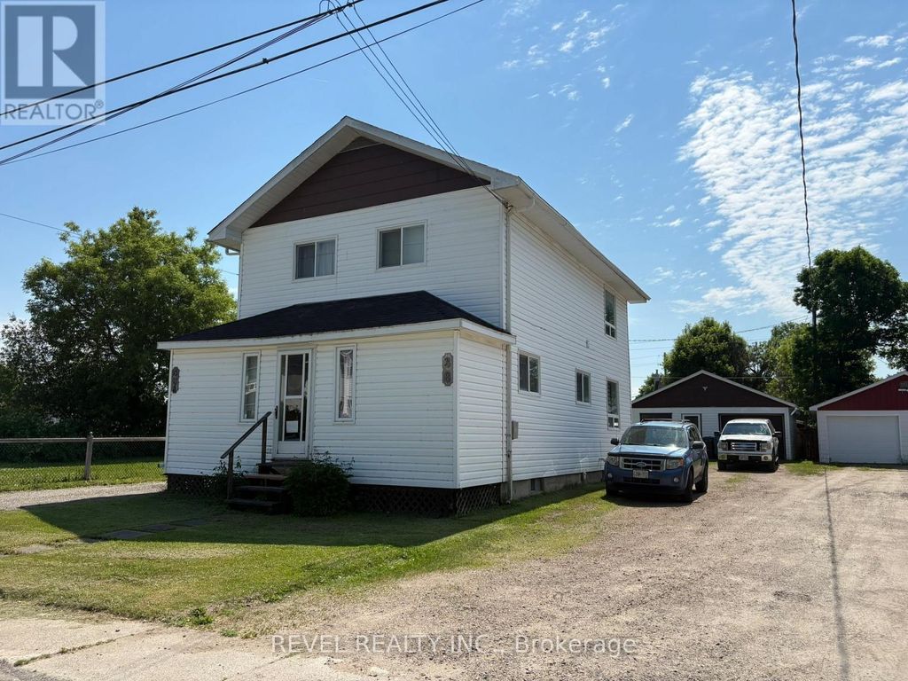 36 Stewart Avenue, Kapuskasing