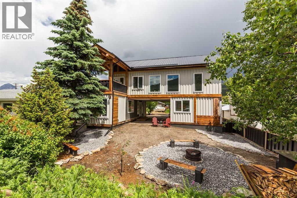 11333 20 Avenue, Blairmore