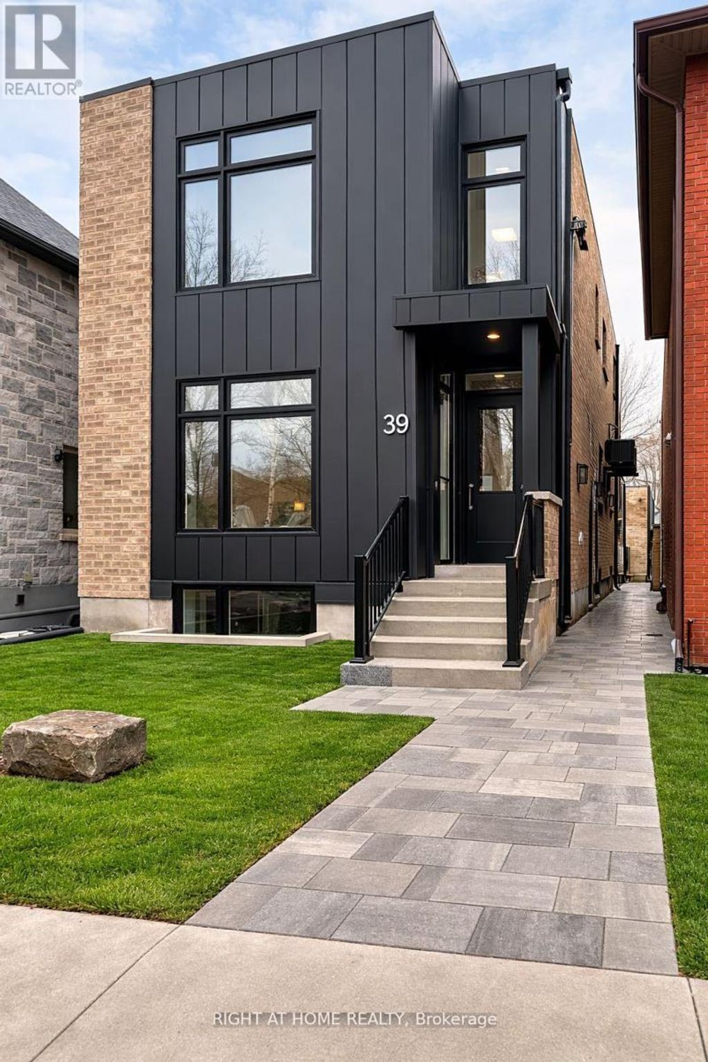 2 - 39 Fifteenth Street, Toronto (new Toronto)