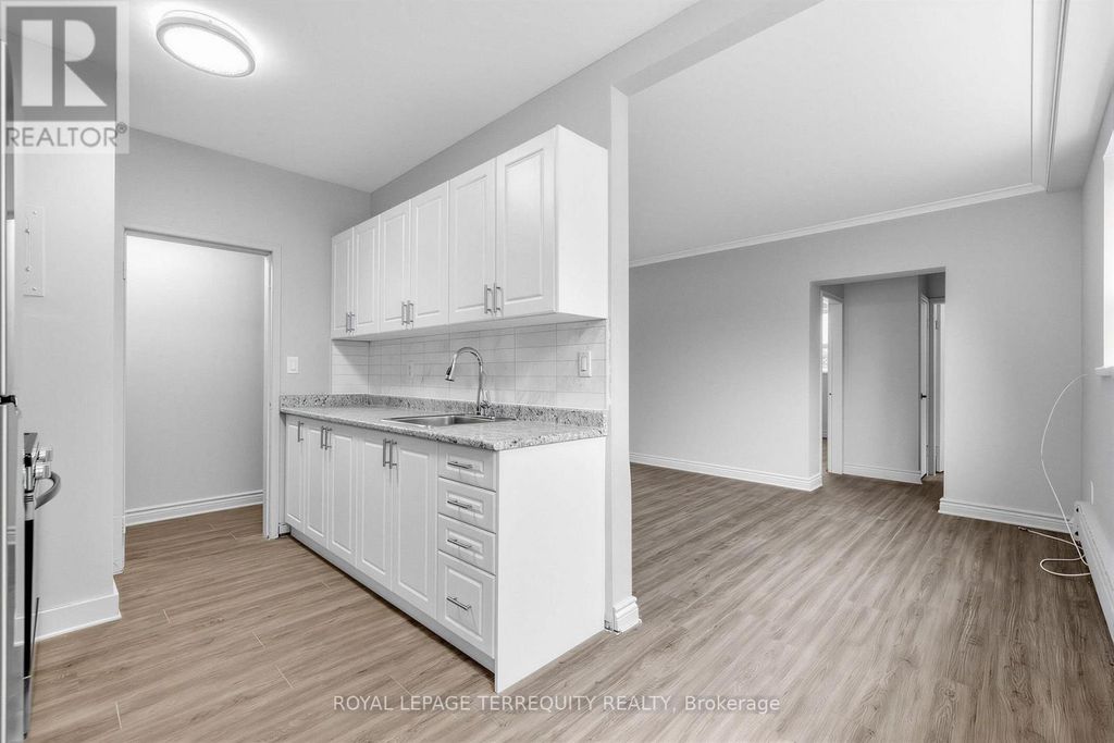 3 - 2548 Keele Street, Toronto (maple Leaf)