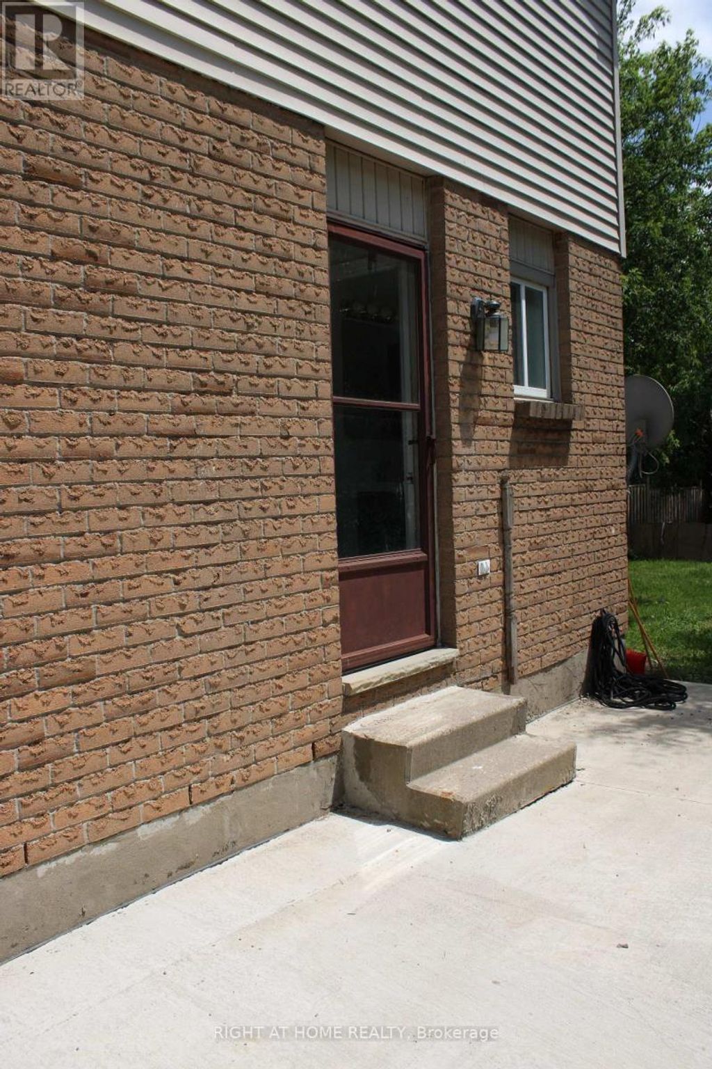 168 Golfdale Crescent, London South (south Q)