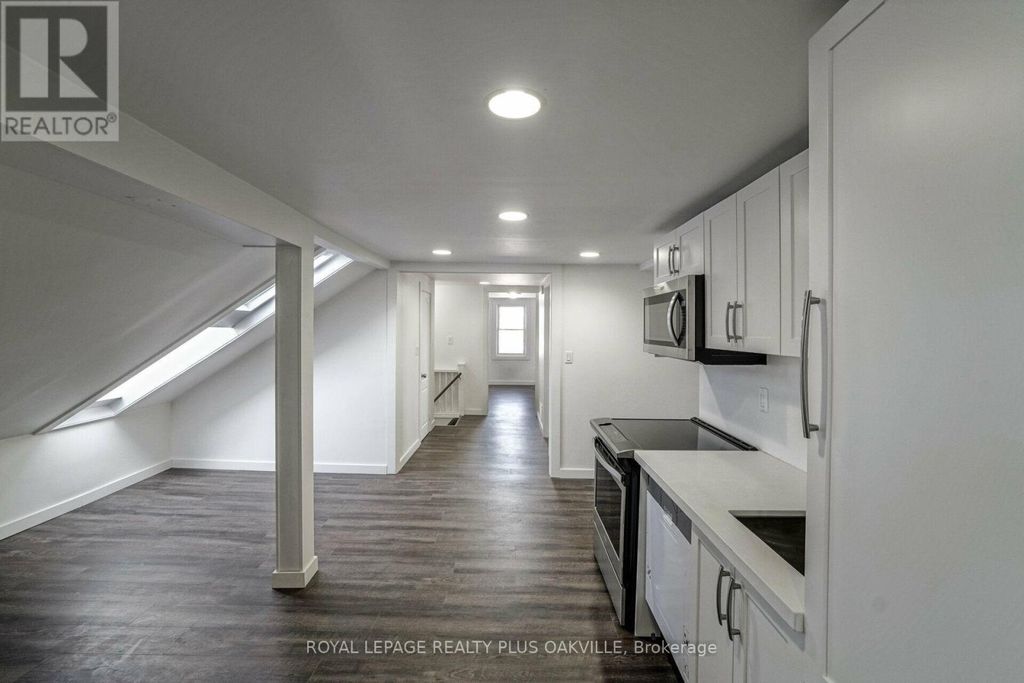 2 - 564 Lyons Lane, Oakville (qe Queen Elizabeth)
