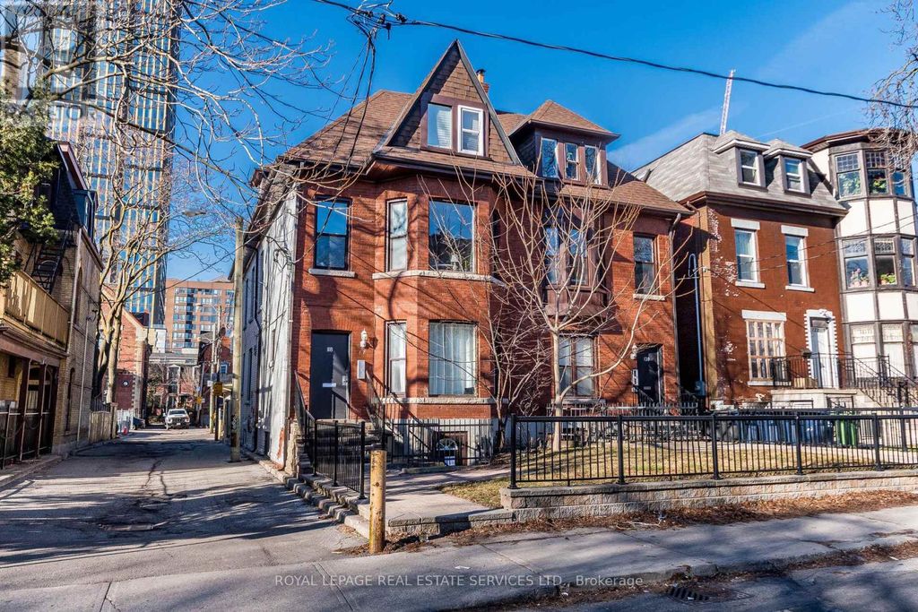 1 - 118 Pembroke Street, Toronto (moss Park)