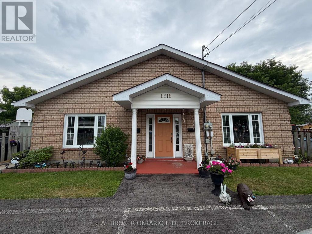1211a-1211b Notre Dame Street, Cornwall