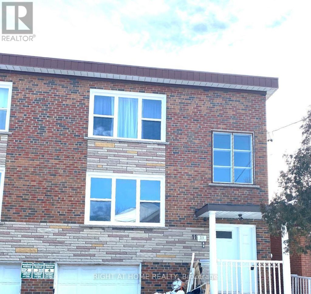 4 - 11 Donald Avenue, Toronto (caledonia-Fairbank)