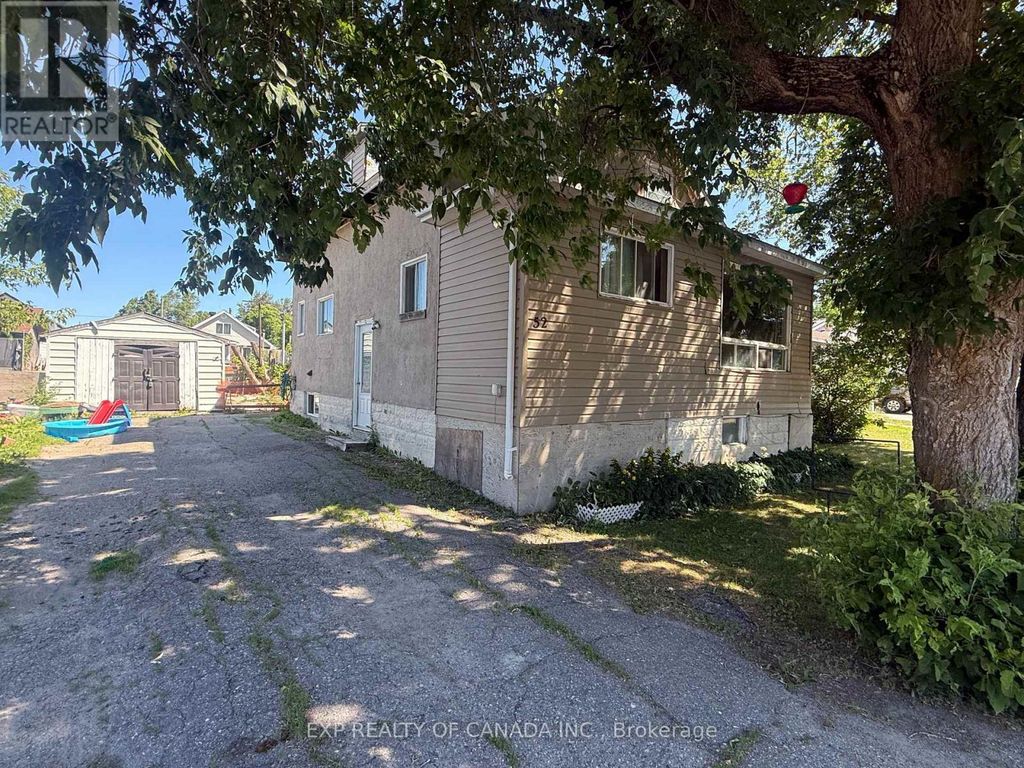 52 Broadway Avenue, Timmins (sp - Main Area)