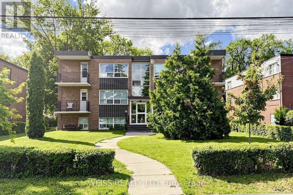 4 - 17 Fraserwood Avenue, Toronto (englemount-Lawrence)