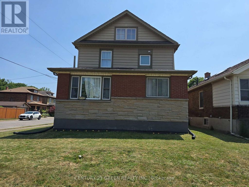 5166 Morrison Street, Niagara Falls (cherrywood)