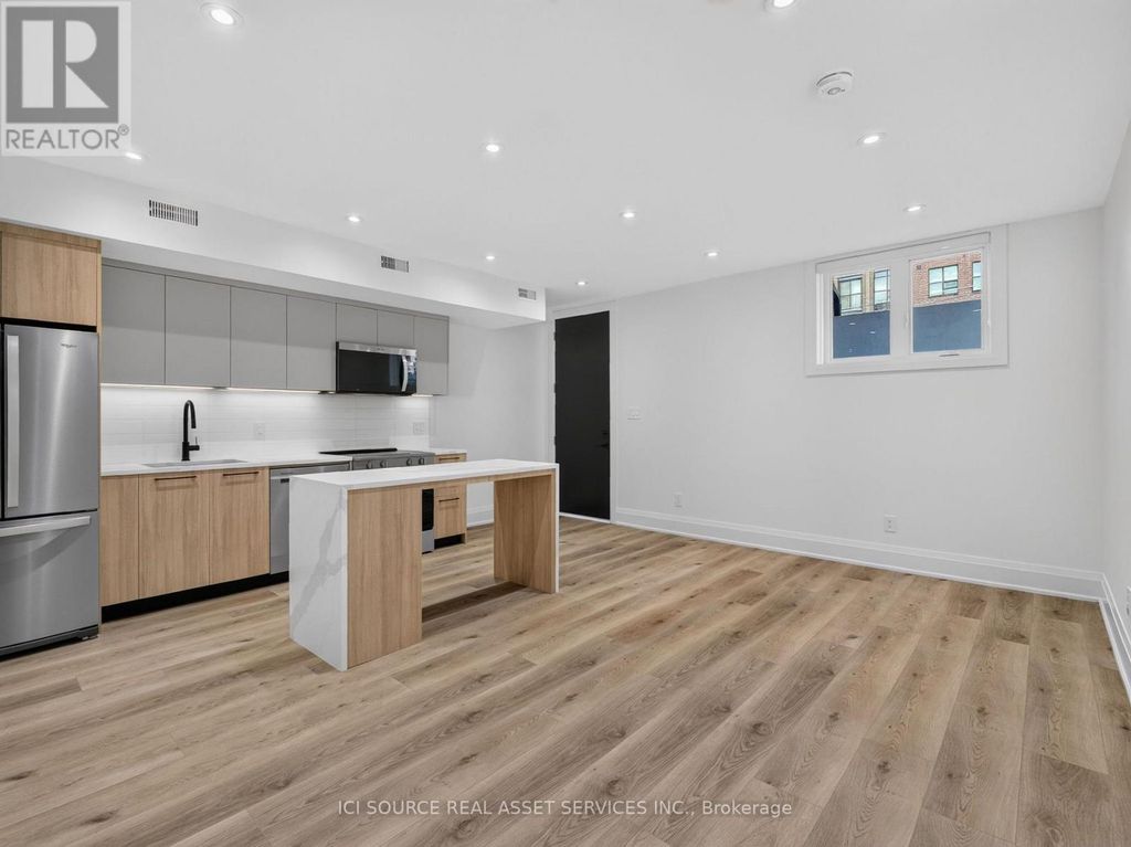 Unit 5 - 28 Norcross Road, Toronto (clanton Park)