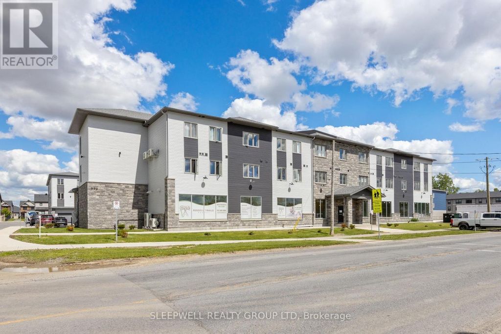 302 - 979 North Russell Road, Russell