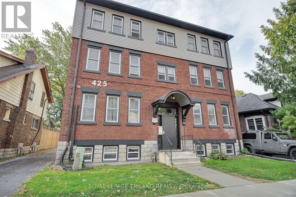 8 - 425 Mckenzie Avenue, London South (south F)