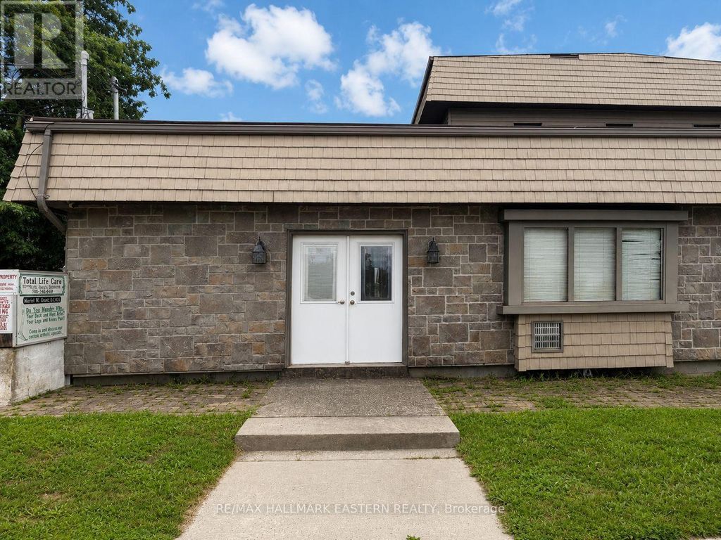 6 - 129 Main Street, Kawartha Lakes (bobcaygeon)