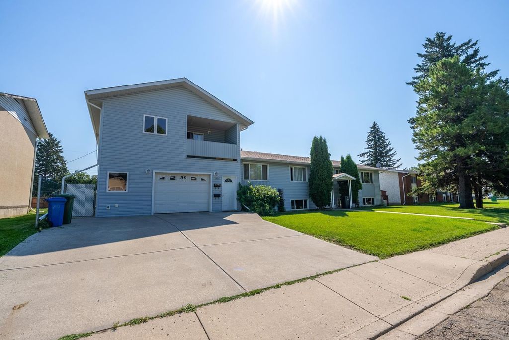 3907 3905 54 Street, Wetaskiwin