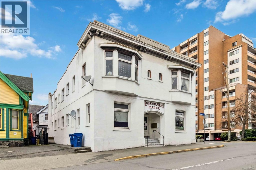 1612 Quadra St, Victoria