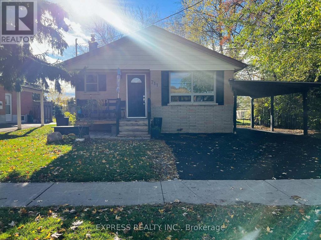 Bsmt - 711 Dunlop Street W, Whitby (downtown Whitby)