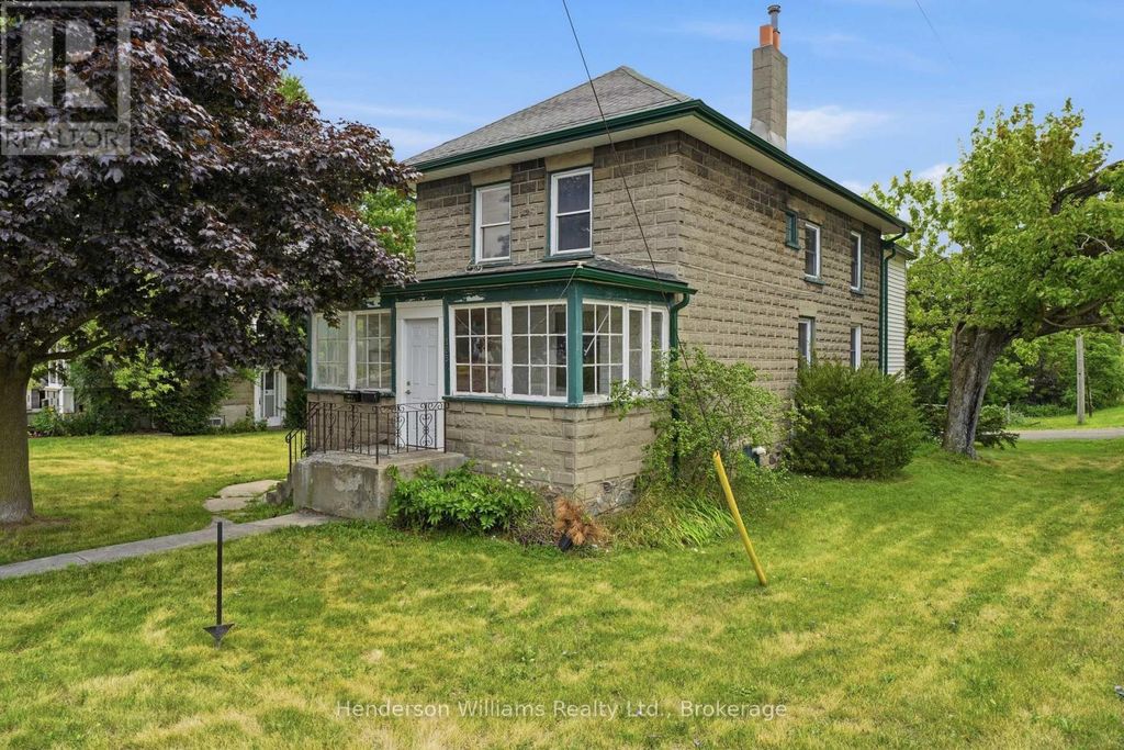105 Pine Street, Belleville (belleville Ward)