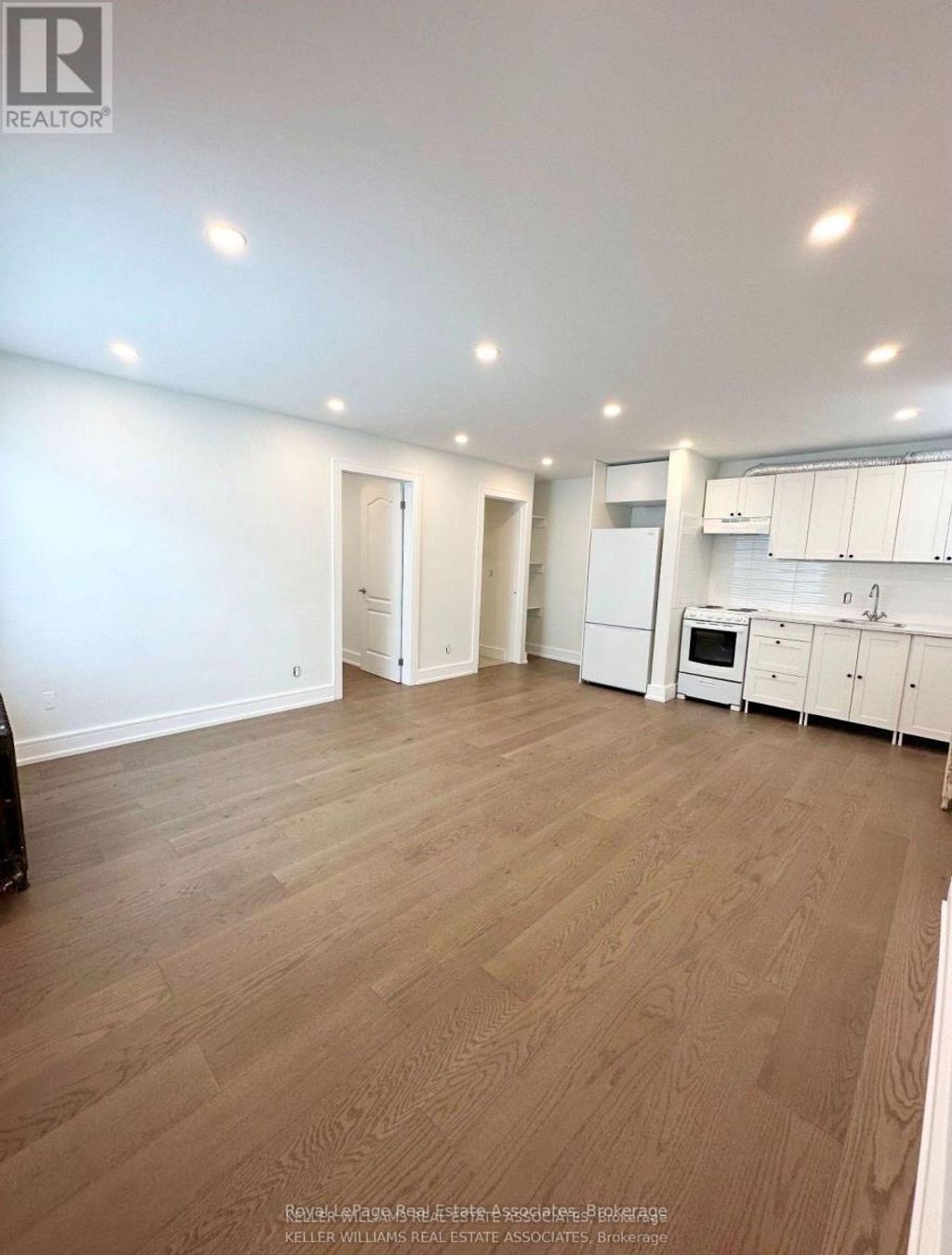 4 - 237 Lakeshore Road E, Mississauga (port Credit)