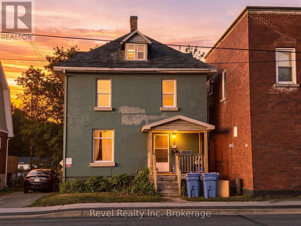 517 Fisher Street S, North Bay (central)