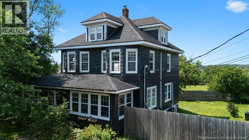 929-931 Amirault Street, Dieppe