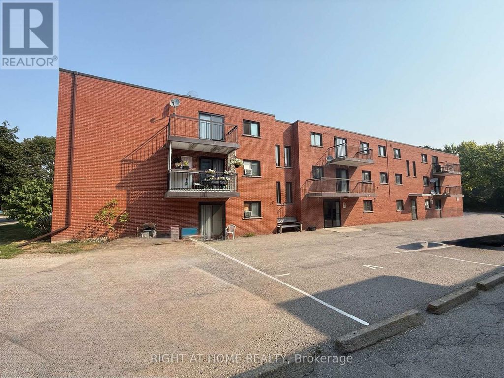 205 - 555 Oxford Street, Oshawa (vanier)