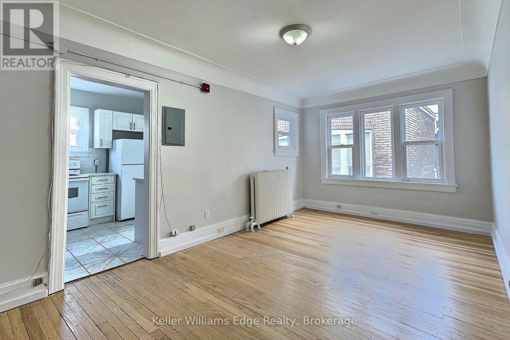 8 - 8 Tisdale Street S, Hamilton (landsdale)