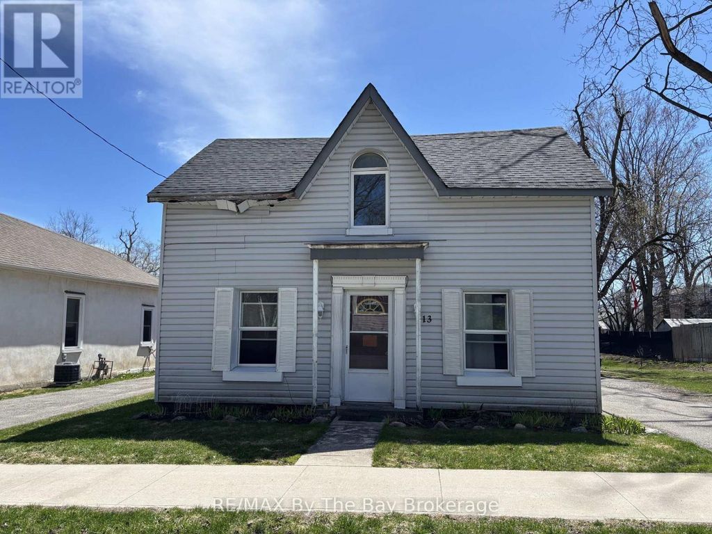 13 Henry Street, Barrie (queen's Park)