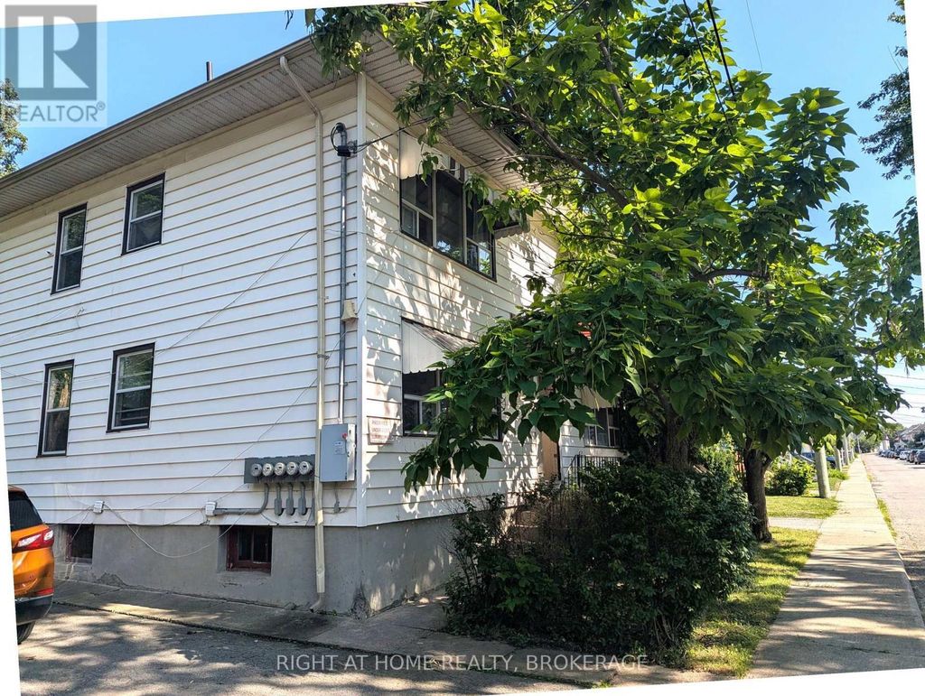 2 - 60 Richmond Avenue, St. Catharines (e. Chester)