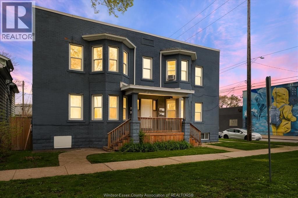 890 Howard Avenue, Windsor