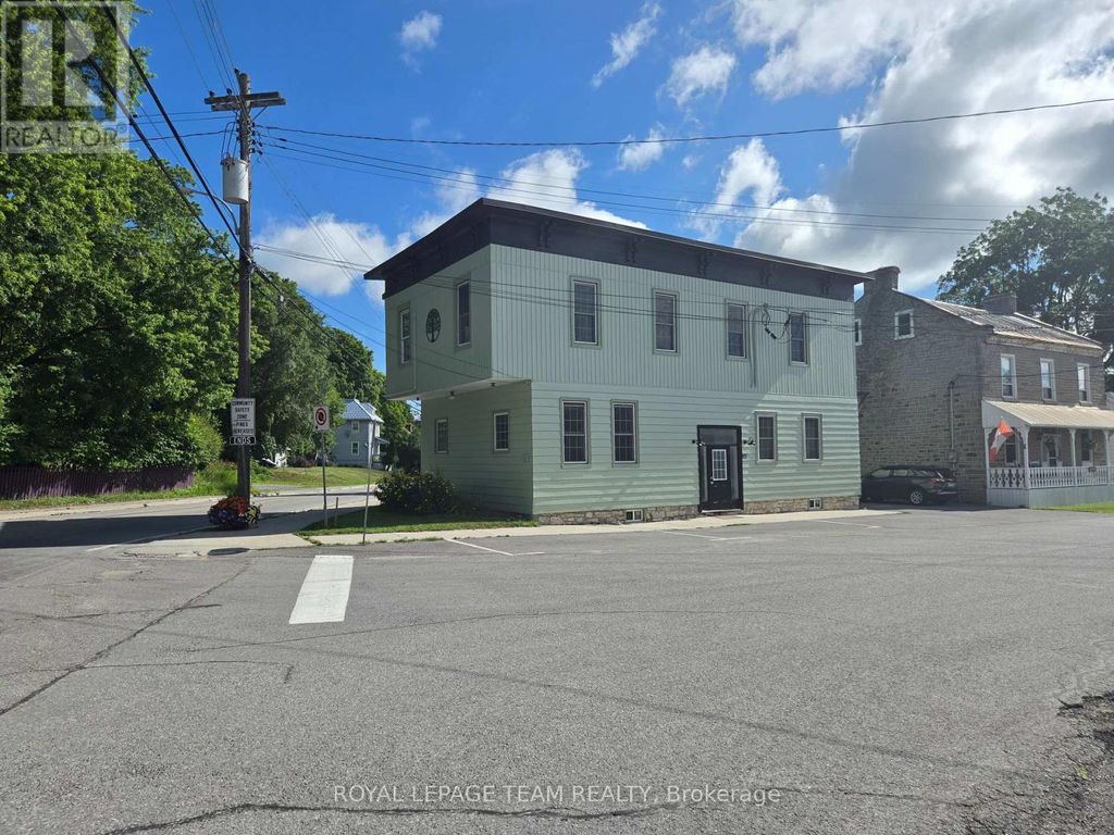 106 Renfrew Street S, Mississippi Mills