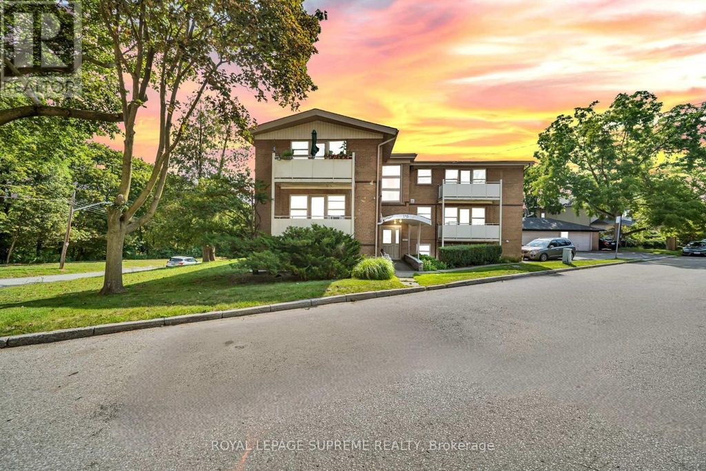 4 - 135 Kingsway Crescent, Toronto (kingsway South)