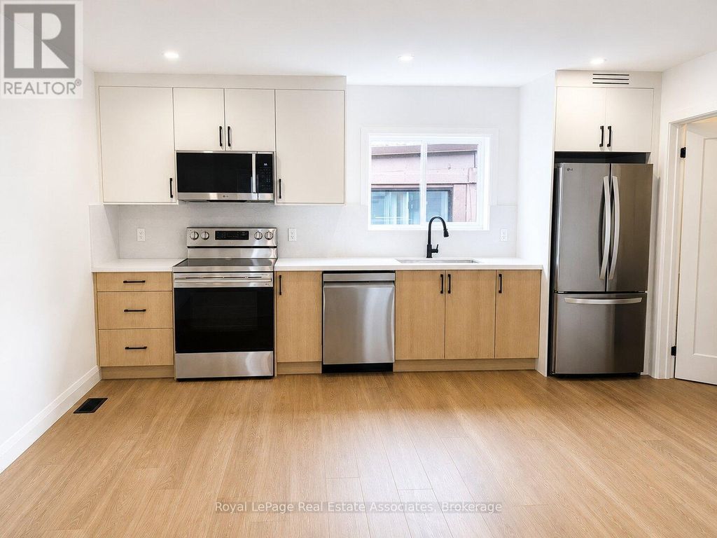 1 Gs - 17 White Avenue, Toronto (rockcliffe-Smythe)