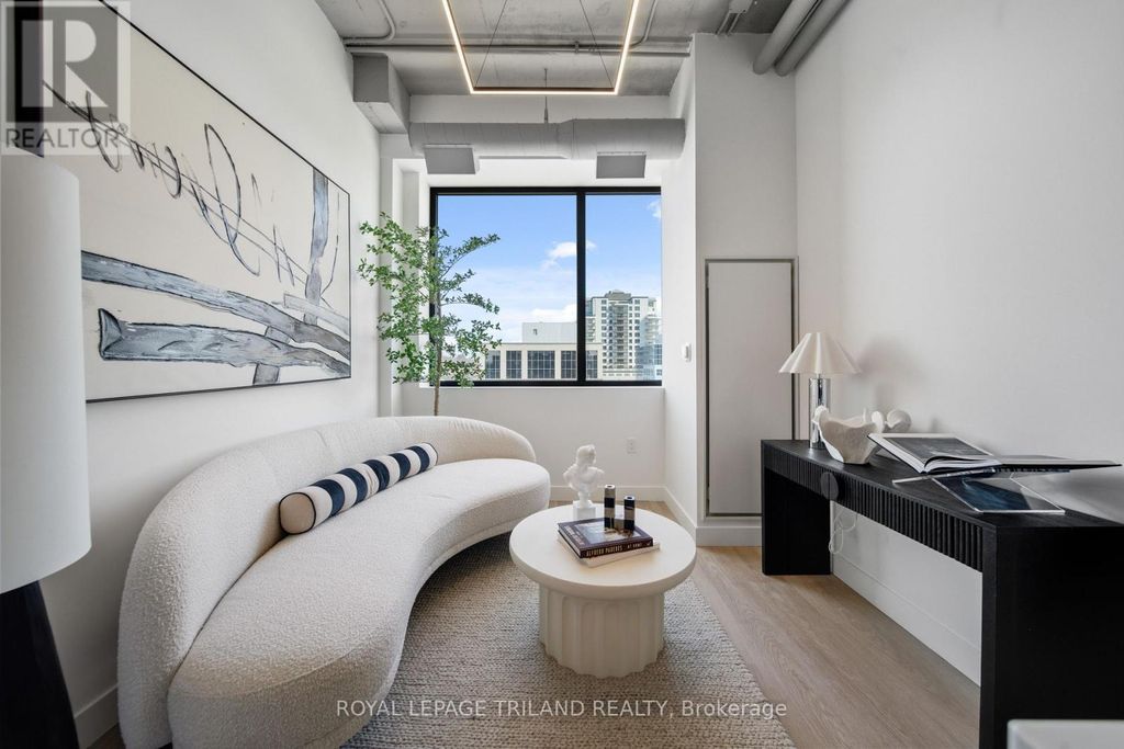 210 - 685 Richmond Street, London East (east F)