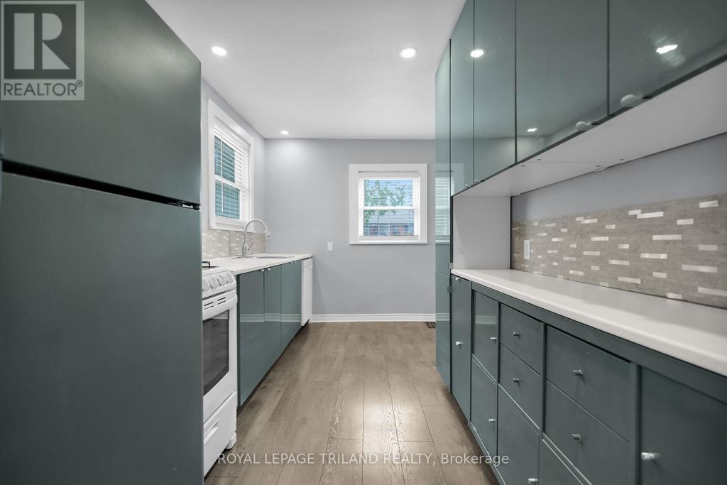1 - 122 Centre Street, St. Thomas