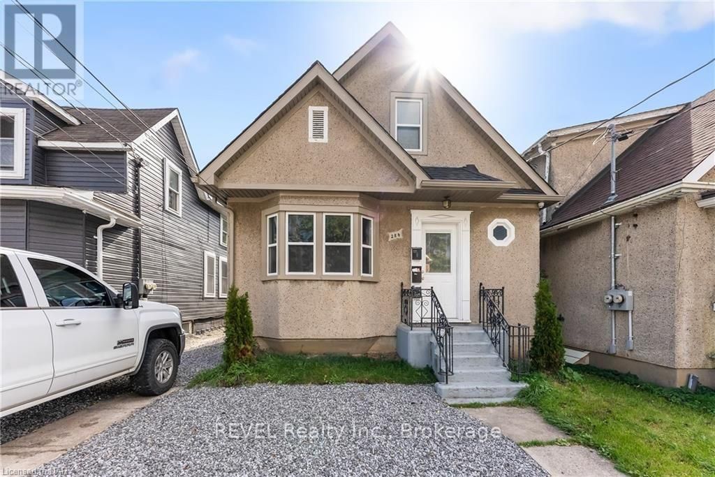 Upper - 28 Division Street, St. Catharines (e. Chester)