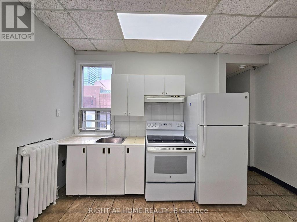 2 - 516 Yonge Street, Toronto (church-Yonge Corridor)